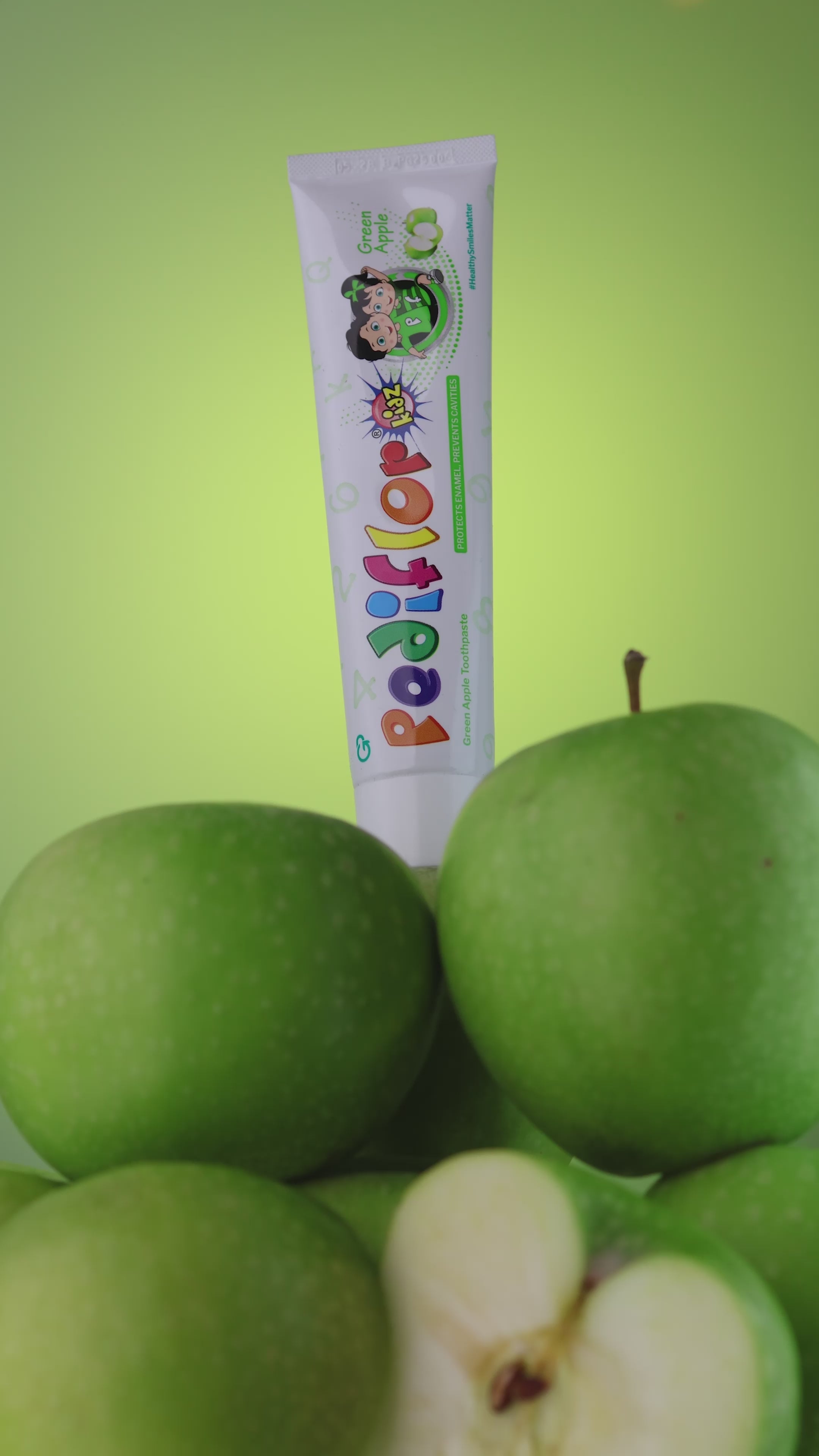 Load video: Green Apple Pediflor Kids Cavity Protection Toothpaste (Pack of 2)